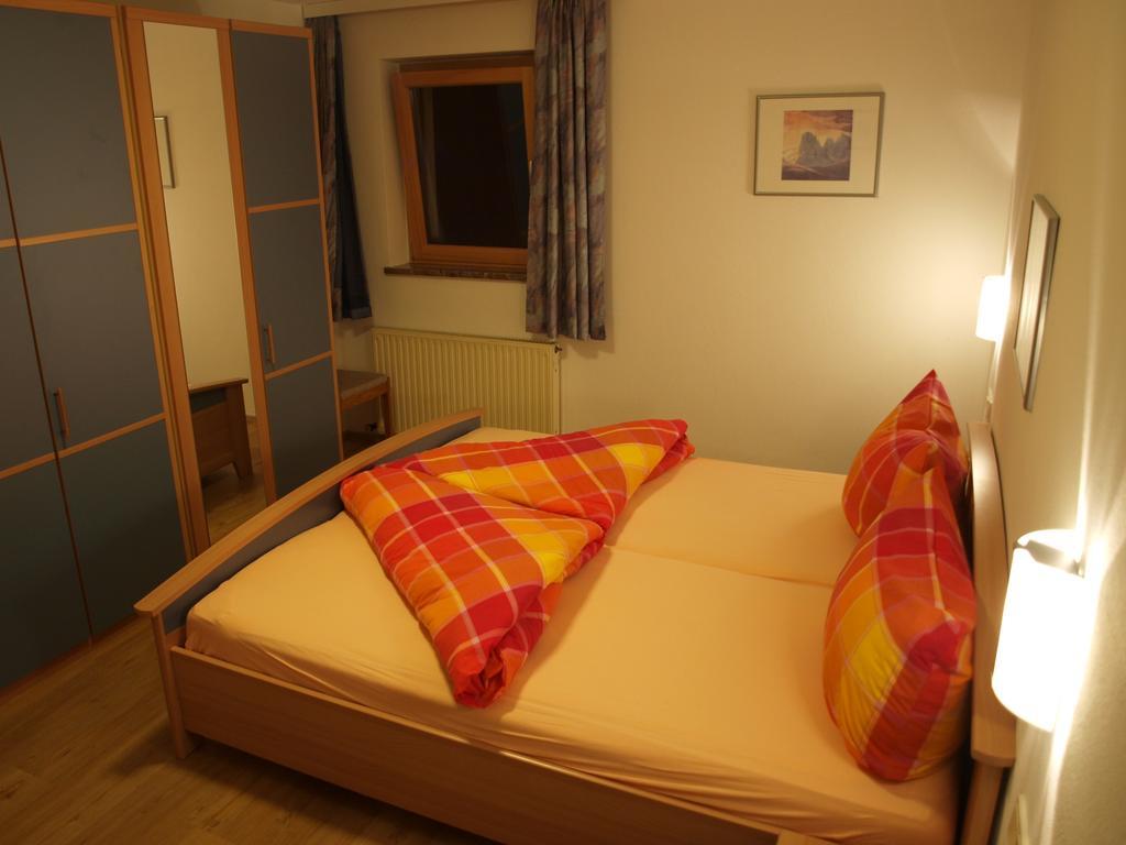 Ferienwohnungen Sommavilla Fulpmes Habitación foto