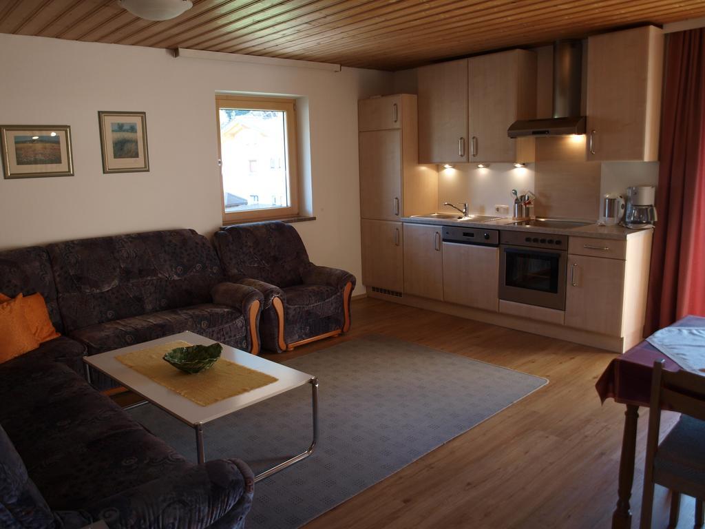Ferienwohnungen Sommavilla Fulpmes Habitación foto